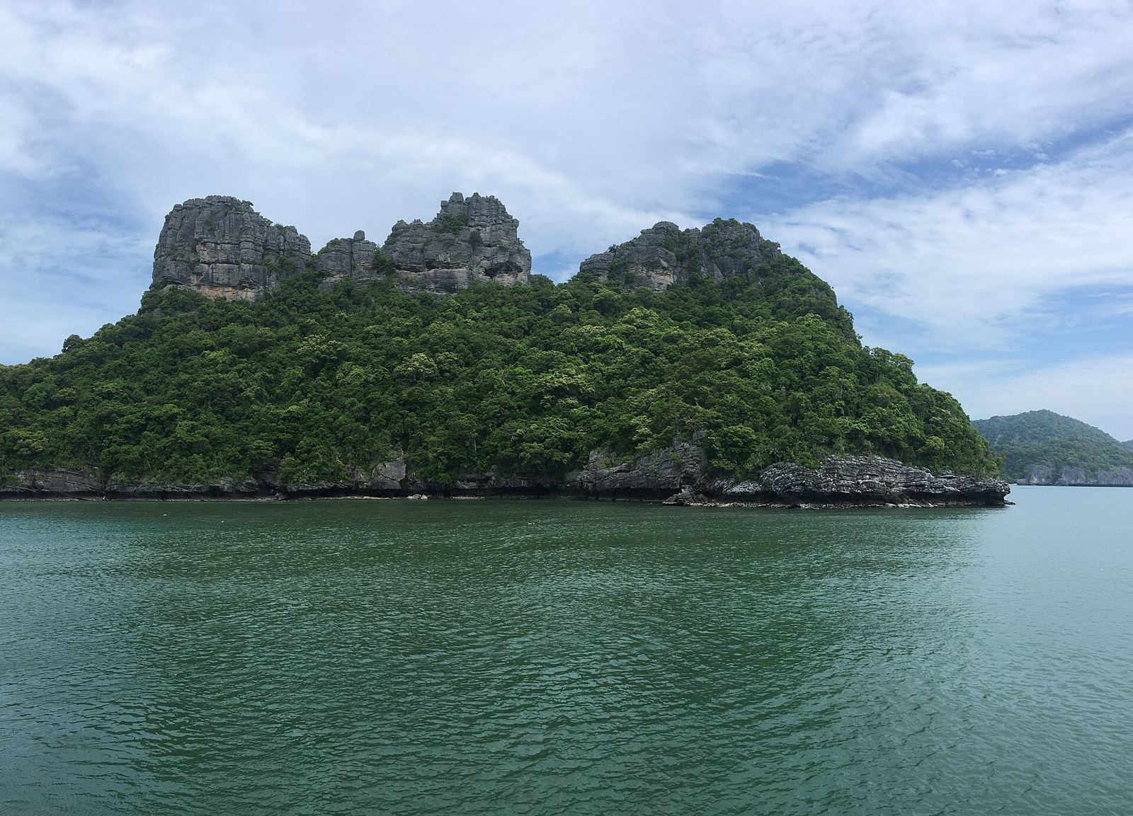 Ko Mae Ko island in Ang Thong National Park, with steep forested limestone cliffs above the sea