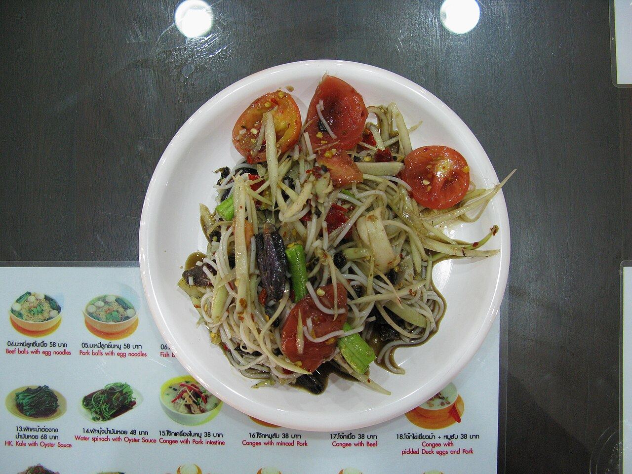 Som tam, spicy green papaya salad with tomatoes and peanuts, Thailand